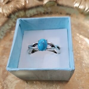 Elegant Silver and Turquoise Ring Size 8 NWOT 🍒Bundle 4 For 20🍒